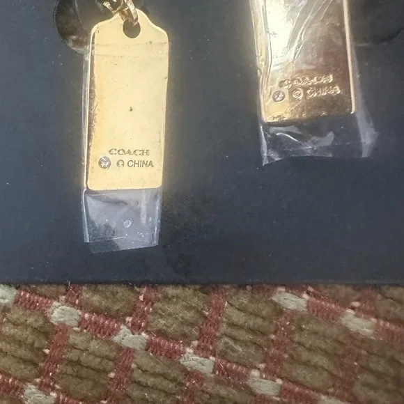 NEW COACH Logo Quilted Drop Earrings Goldtone - Picture 4 of 4